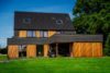 Extérieurs et bardage en bois d'une nouvelle construction